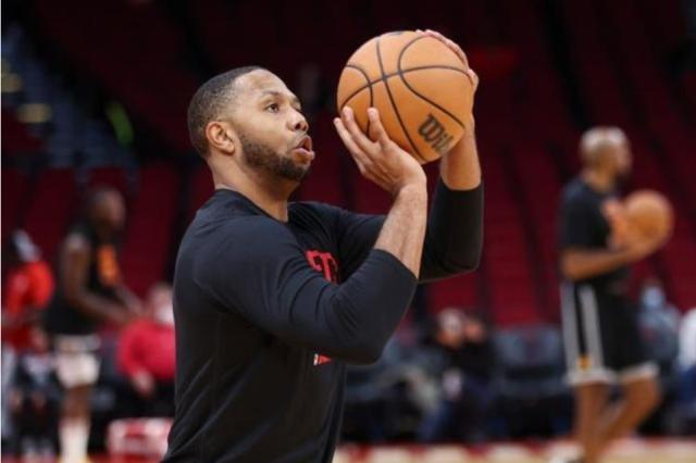 澳客电脑版-连补三员快艇完成中期补强 最后一块拼图是韦少？